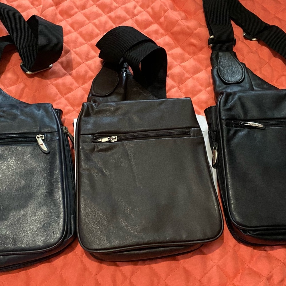 NWOT Travelon Messenger Style leather shoulder bag